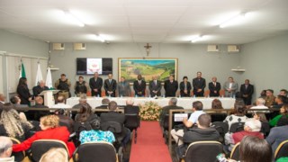 Câmara de Carmo da Cachoeira homenageia pessoas com os títulos de "Cidadania Honorária" e de "Honra ao Mérito"
