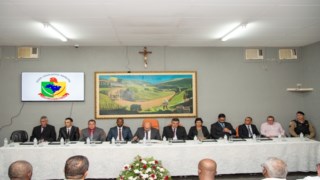 Câmara de Carmo da Cachoeira homenageia pessoas com os títulos de "Cidadania Honorária" e de "Honra ao Mérito" Câmara de Carmo da Cachoeira homenageia pessoas com os títulos de "Cidadania Honorária" e de "Honra ao Mérito"