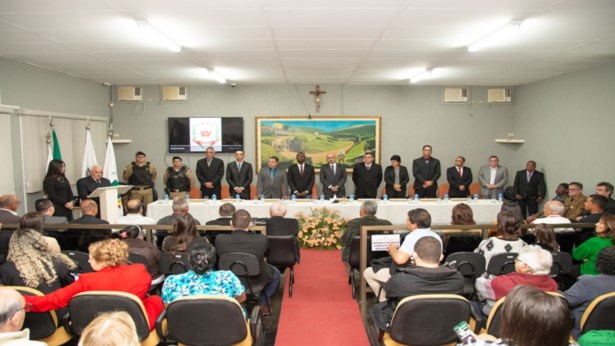 Câmara de Carmo da Cachoeira homenageia pessoas com os títulos de "Cidadania Honorária" e de "Honra ao Mérito"